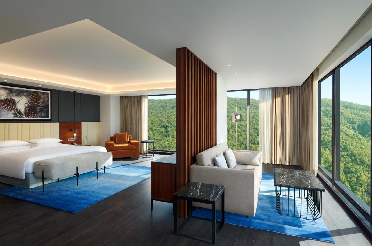 Hyatt Regency And Hotel 5*